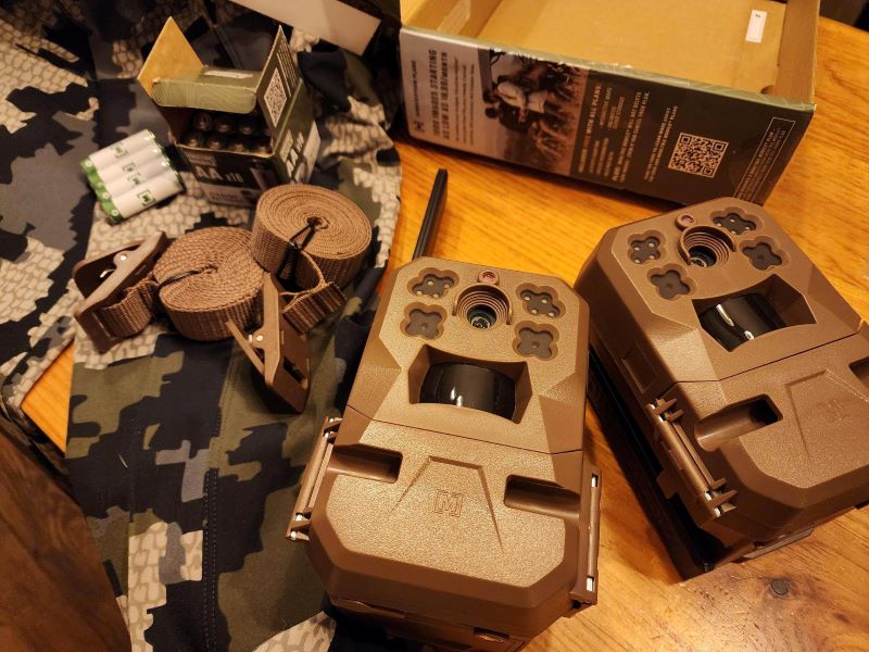 moultrie mobile unboxing two cameras and two straps