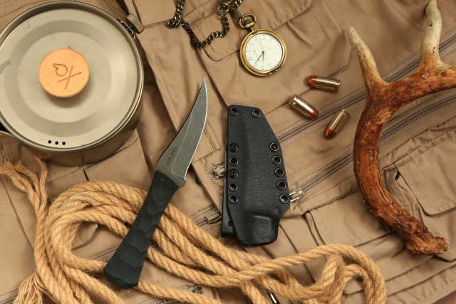 Modern Bowie Knife Revival